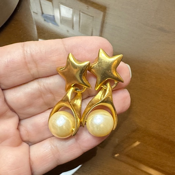 Gold Star Pearl Earrings - Picture 3 of 4